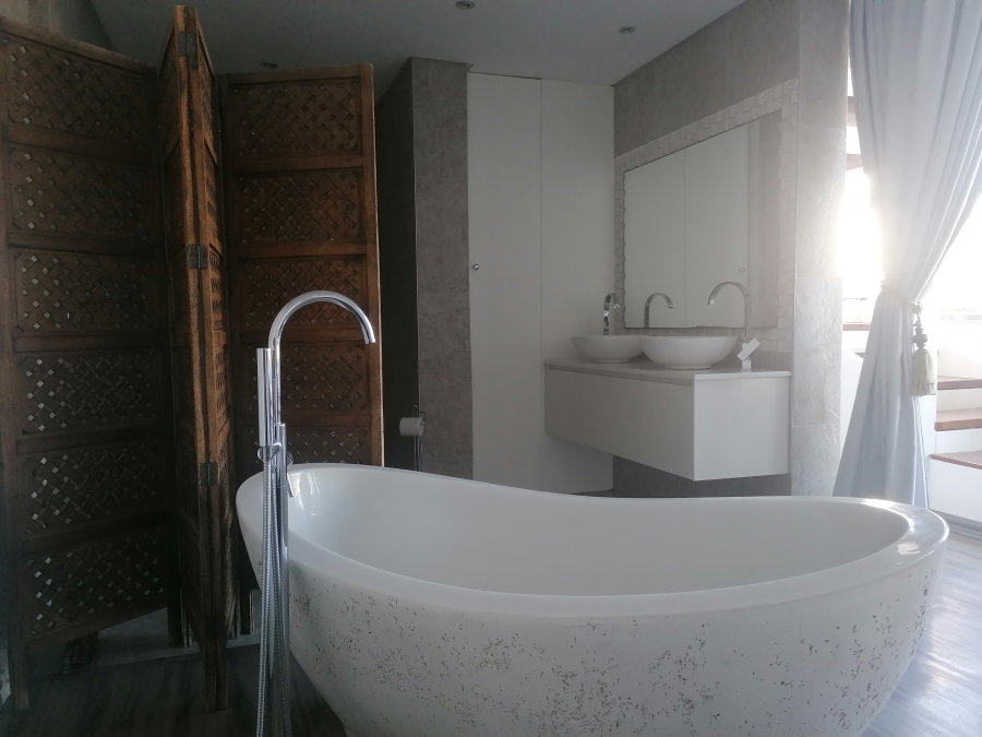 To Let 3 Bedroom Property for Rent in Muizenberg Western Cape